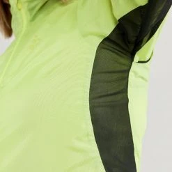 Craft Sportswear NA WOMEN'S ESSENCE LIGHT WIND CYCLING JKT 32 Craft Sportswear NA WOMEN'S ESSENCE LIGHT WIND CYCLING JKT